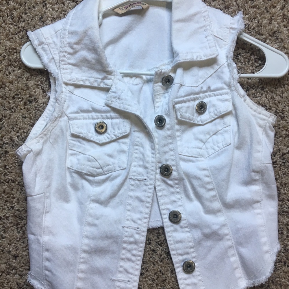 White jean cropped vest